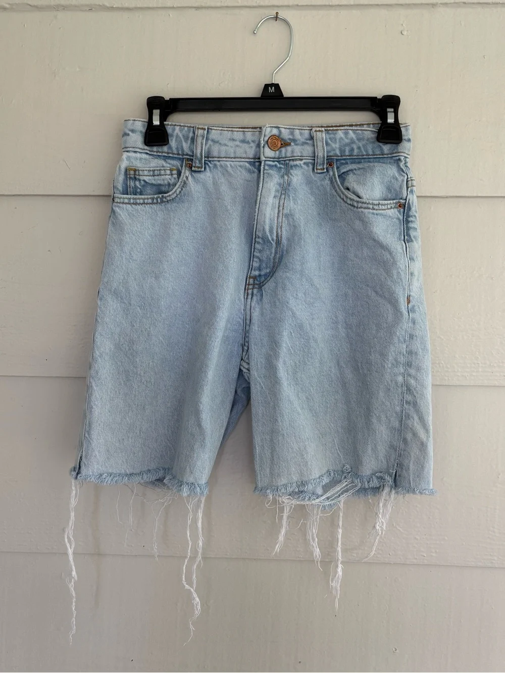 Zara Women’s Size 2 Light Wash Denim Bermuda Jorts High Rise Frayed Hem Y2K